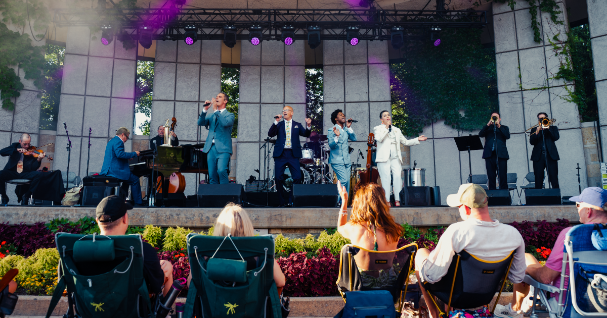 Review: Pink Martini Turns a Concert Into a Party